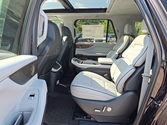 2027 Lincoln Navigator L Black Label