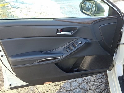 2019 Toyota Avalon Hybrid XLE Plus