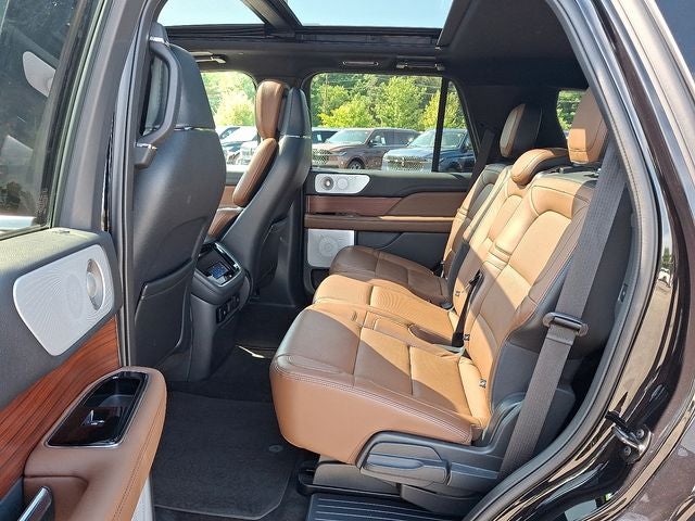 2023 Lincoln Navigator Reserve 4x4 w/201a, Monochromatic Package