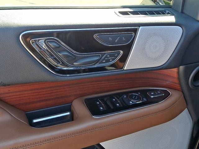 2023 Lincoln Navigator Reserve 4x4 w/201a, Monochromatic Package