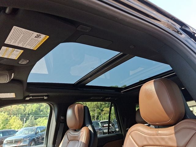 2023 Lincoln Navigator Reserve 4x4 w/201a, Monochromatic Package