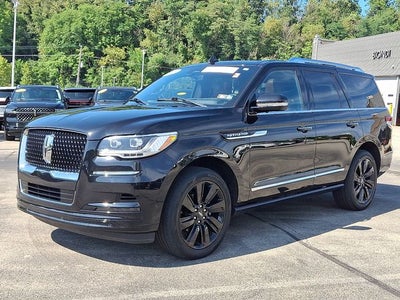 2023 Lincoln Navigator Reserve 4x4 w/201a, Monochromatic Package