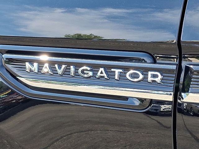 2023 Lincoln Navigator Reserve 4x4 w/201a, Monochromatic Package