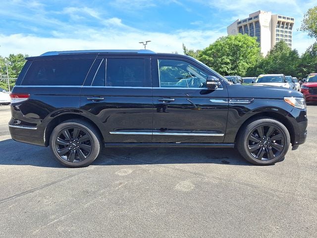 2023 Lincoln Navigator Reserve 4x4 w/201a, Monochromatic Package