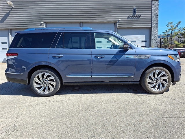 2022 Lincoln Navigator Reserve 4x4 w/201a