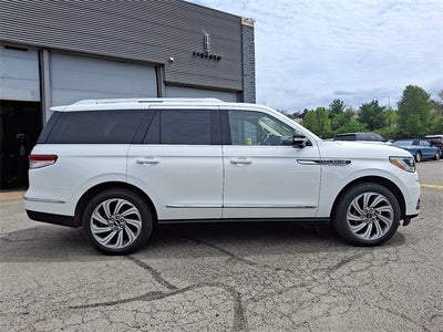 2022 Lincoln Navigator Reserve 4x4 w/201a