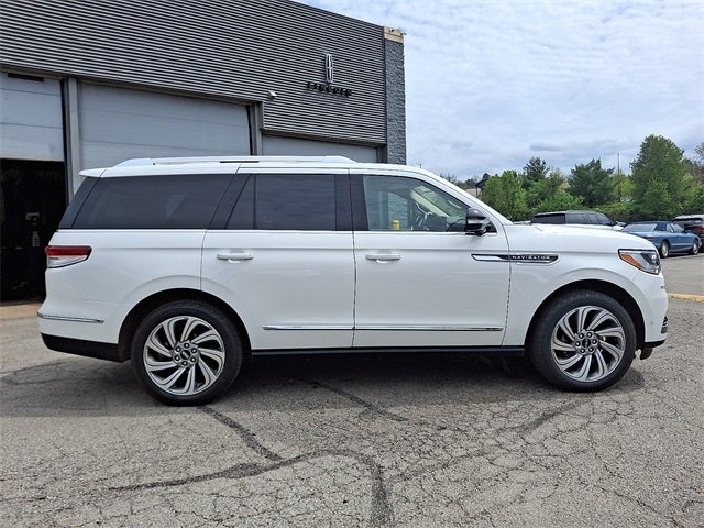 2022 Lincoln Navigator Reserve 4x4 w/201a