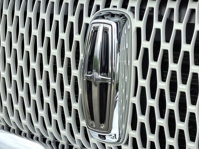 2024 Lincoln Navigator L Reserve 4x4 w/Monochromatic/Heavy Duty Tow Pkgs
