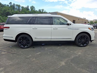 2024 Lincoln Navigator L Reserve 4x4 w/Monochromatic/Heavy Duty Tow Pkgs