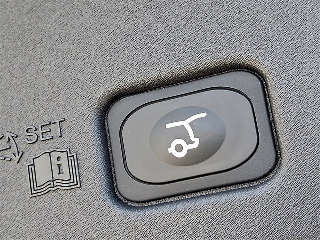 2025 Lincoln Nautilus Reserve AWD w/202a