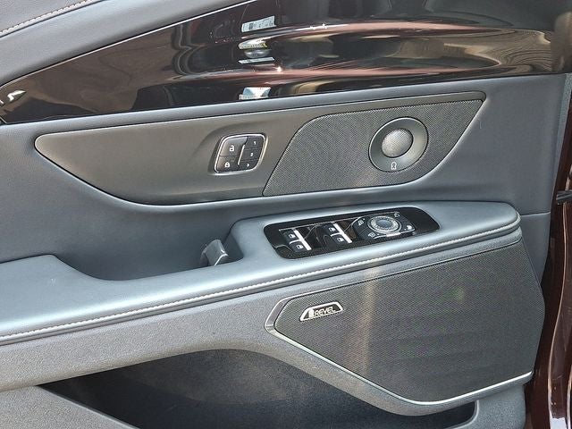 2025 Lincoln Nautilus Reserve AWD w/202a, Jet Appearance Package