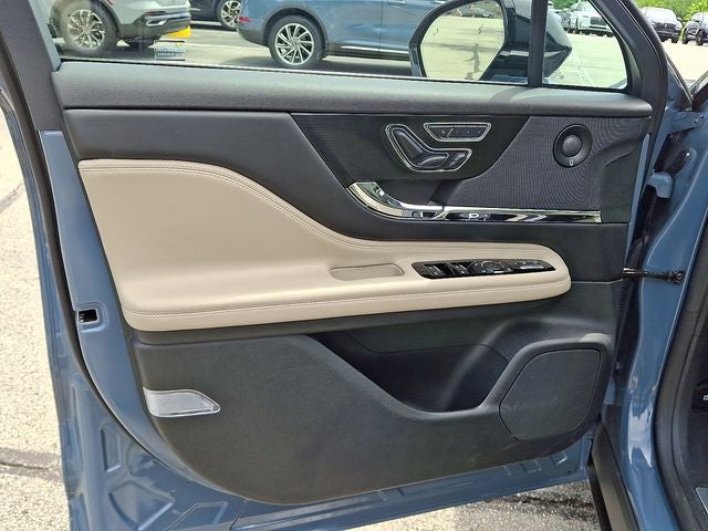 2025 Lincoln Corsair Plug-In Hybrid Grand Touring AWD w/302a, Perfect Position Seats, Tow Pkg