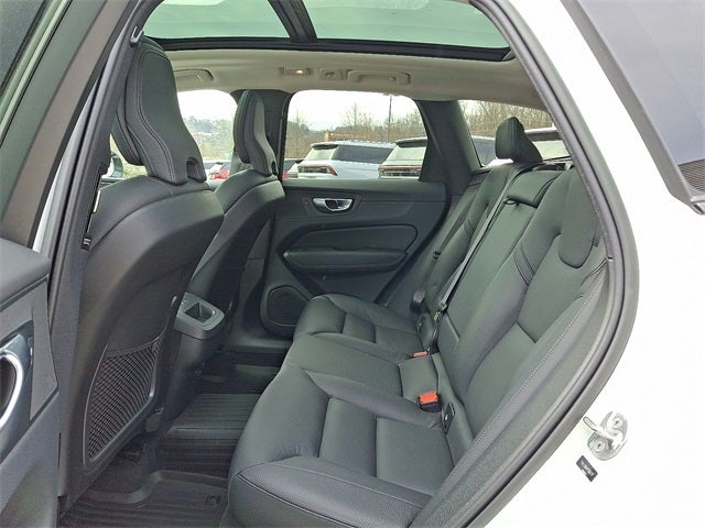 2023 Volvo XC60 B5 Plus Dark Theme