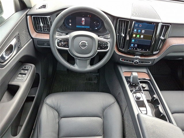2023 Volvo XC60 B5 Plus Dark Theme