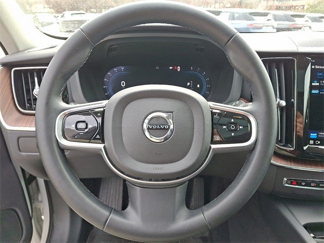 2023 Volvo XC60 B5 Plus Dark Theme