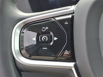2023 Volvo XC60 B5 Plus Dark Theme