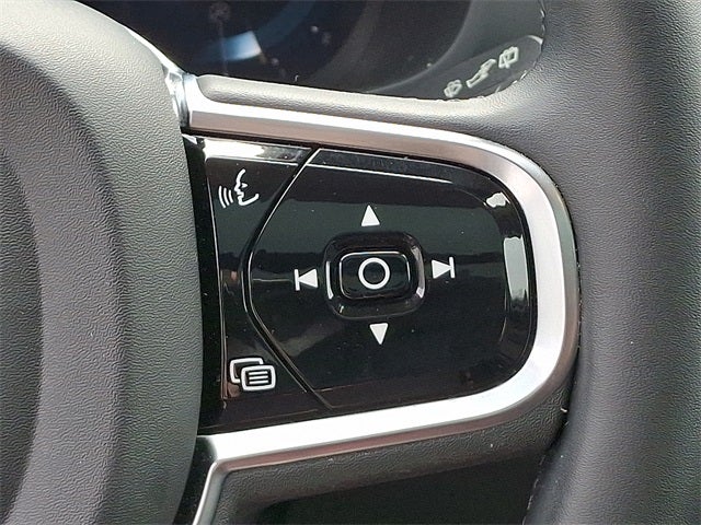 2023 Volvo XC60 B5 Plus Dark Theme