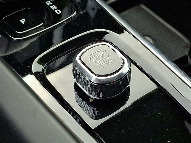 2023 Volvo XC60 B5 Plus Dark Theme