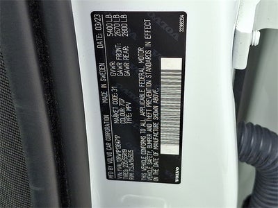 2023 Volvo XC60 B5 Plus Dark Theme