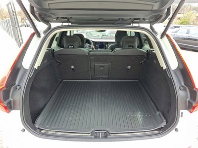 2023 Volvo XC60 B5 Plus Dark Theme