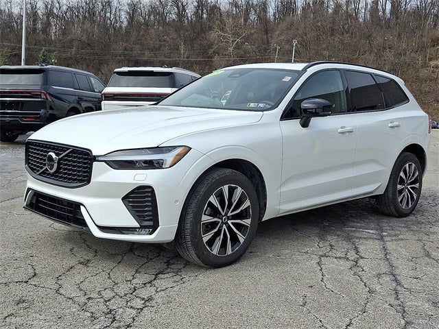 2023 Volvo XC60 B5 Plus Dark Theme
