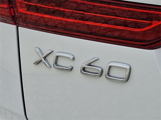 2023 Volvo XC60 B5 Plus Dark Theme