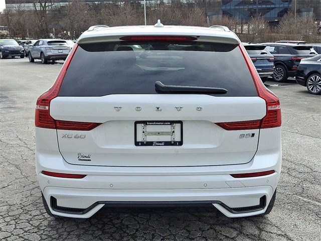2023 Volvo XC60 B5 Plus Dark Theme