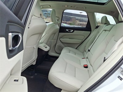 2025 Volvo XC60 B5 Plus