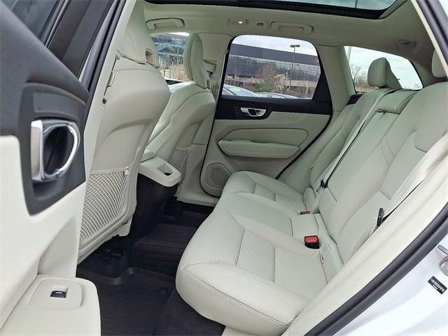 2025 Volvo XC60 B5 Plus