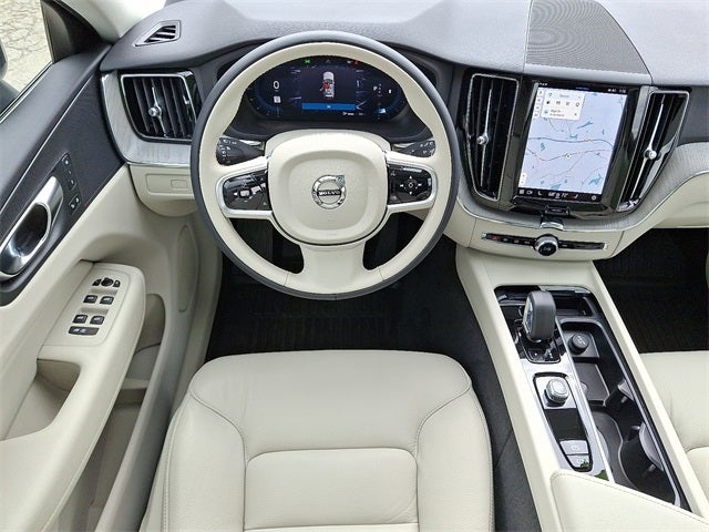 2025 Volvo XC60 B5 Plus