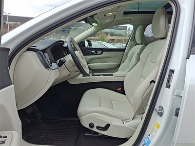 2025 Volvo XC60 B5 Plus