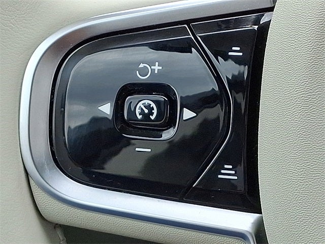 2025 Volvo XC60 B5 Plus