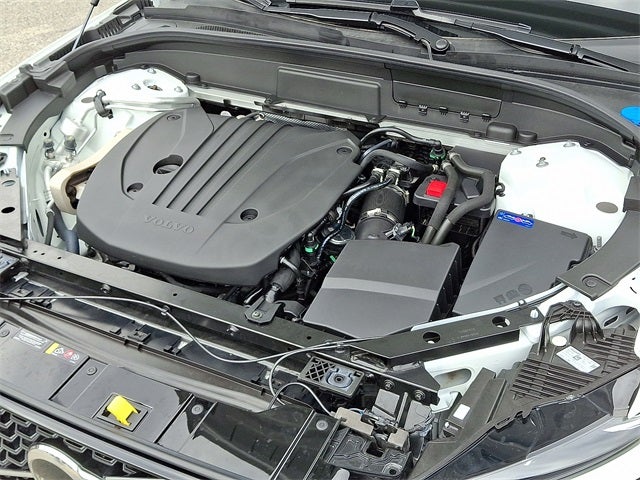 2025 Volvo XC60 B5 Plus