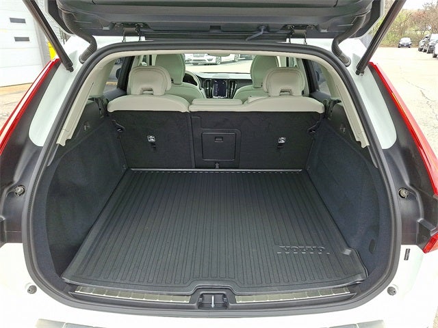 2025 Volvo XC60 B5 Plus