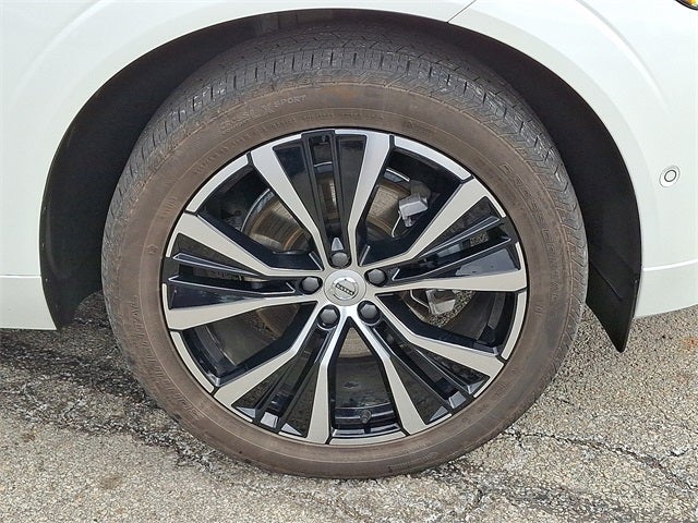 2025 Volvo XC60 B5 Plus