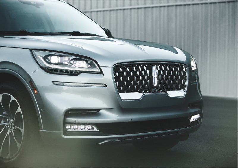 The available adaptive pixel LED headlamps of the 2023 Lincoln Aviator® SUV activated | Biondi Lincoln in Monroeville PA