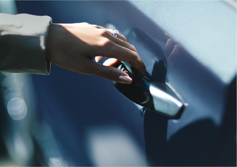 A hand gracefully grips the Light Touch Handle of a 2023 Lincoln Aviator® SUV to demonstrate its ease of use | Biondi Lincoln in Monroeville PA