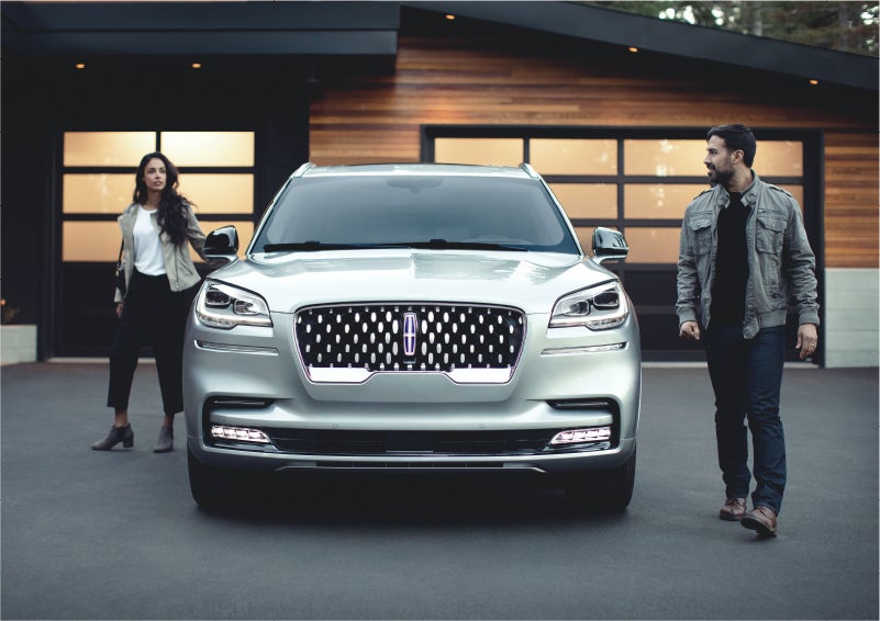 The sparkling grille of the 2023 Lincoln Aviator® Grand Touring model | Biondi Lincoln in Monroeville PA