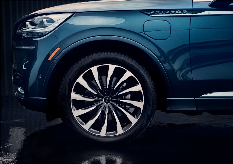 The 2023 Lincoln Aviator® Black Label Grand Touring model with unique 12-spoke wheel | Biondi Lincoln in Monroeville PA