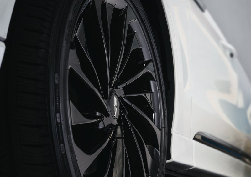 The wheel of the available Jet Appearance package is shown | Biondi Lincoln in Monroeville PA