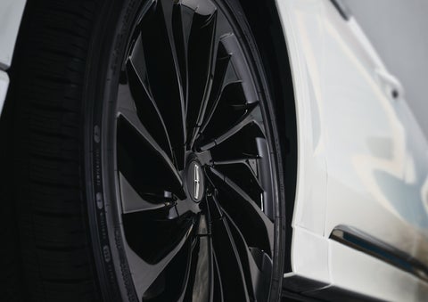The wheel of the available Jet Appearance package is shown | Biondi Lincoln in Monroeville PA