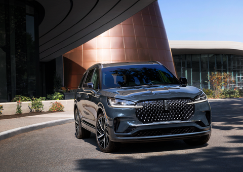 A gray 2025 Lincoln Aviator® SUV is parked outside a modern building with the sun shining. | Biondi Lincoln in Monroeville PA