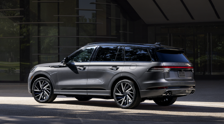 A gray 2025 Lincoln Black Label Aviator® SUV is parked outside a modern building. | Biondi Lincoln in Monroeville PA