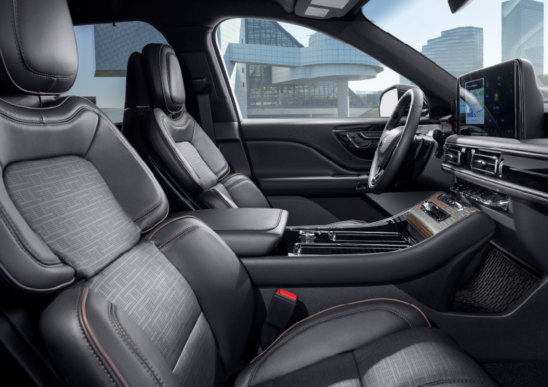 The interior of the 2025 Lincoln Aviator® SUV is shown with sleek black accents. | Biondi Lincoln in Monroeville PA