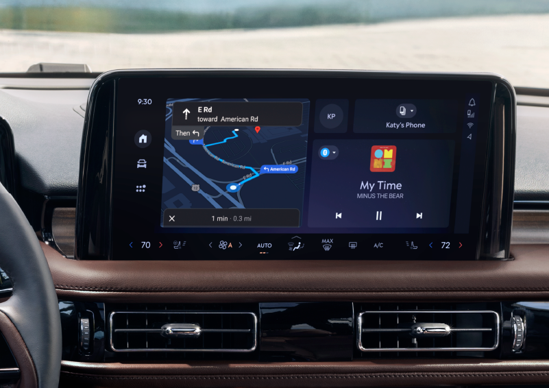 The 13.2-inch LCD touchscreen is showcased. | Biondi Lincoln in Monroeville PA