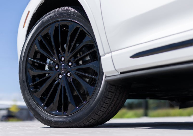A stylish 20-inch black aluminum wheel of the available Jet Appearance Package is shown. | Biondi Lincoln in Monroeville PA