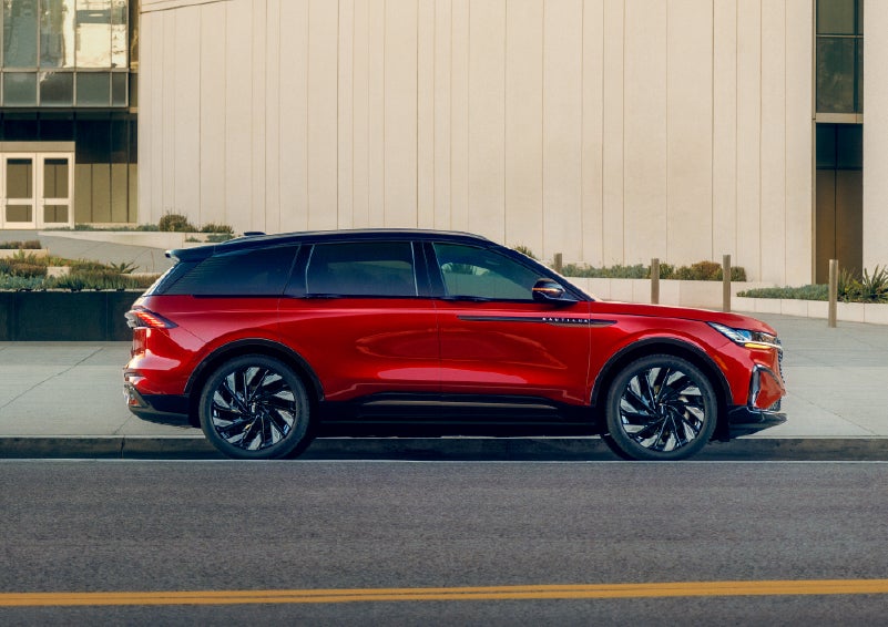 2025 Lincoln Nautilus® SUV with the available Jet Appearance Package and Hybrid transmission. | Biondi Lincoln in Monroeville PA