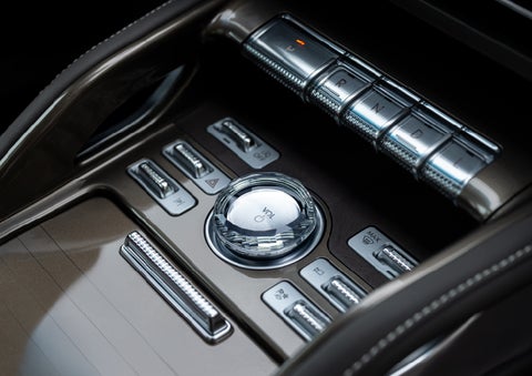 A crystal-inspired volume knob is shown in the center floor console of a 2025 Lincoln Nautilus® SUV. | Biondi Lincoln in Monroeville PA