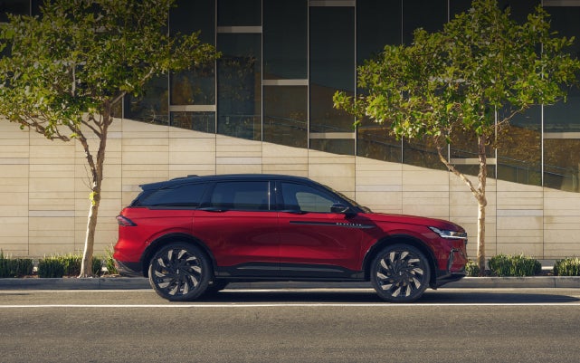 A 2026 Lincoln Nautilus® SUV with an available Hybrid Powertrain is parked in an urban setting. | Biondi Lincoln in Monroeville PA
